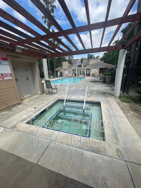 Townhouse for rent at 1019 Dornajo Way #246, Sacramento, CA 95825