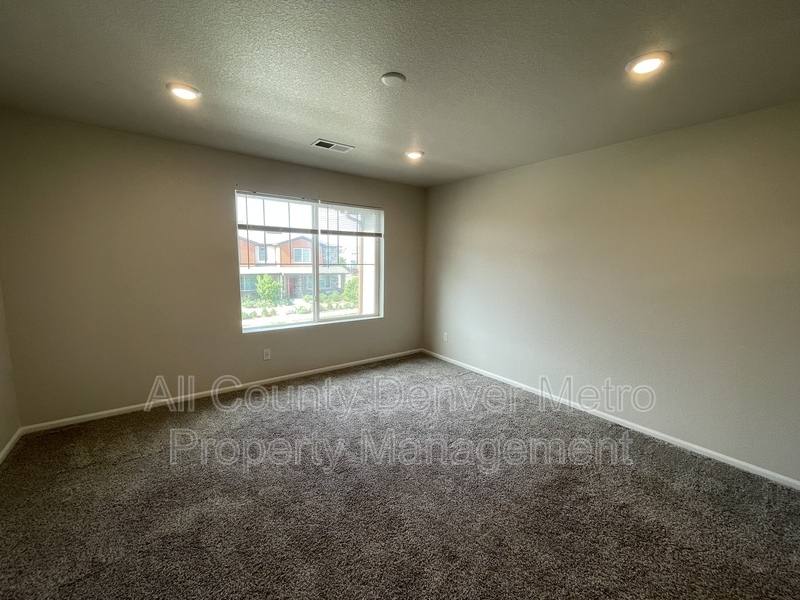 Townhouse for rent at 6089 N Liverpool St, Aurora, CO 80019