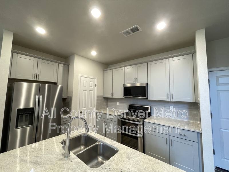 Townhouse for rent at 6089 N Liverpool St, Aurora, CO 80019