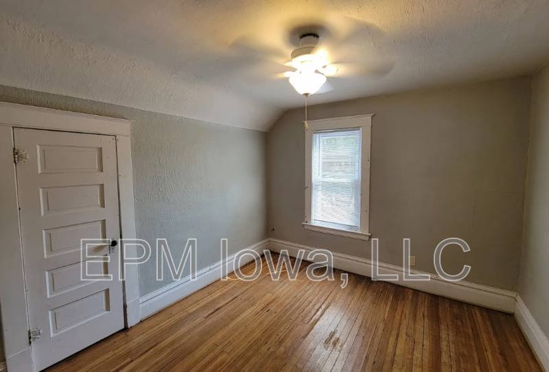 House for rent at 511 S Frederick Ave, Oelwein, IA 50662