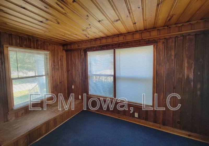 House for rent at 511 S Frederick Ave, Oelwein, IA 50662