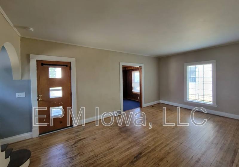 House for rent at 511 S Frederick Ave, Oelwein, IA 50662