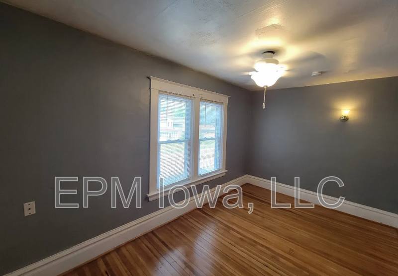 House for rent at 511 S Frederick Ave, Oelwein, IA 50662