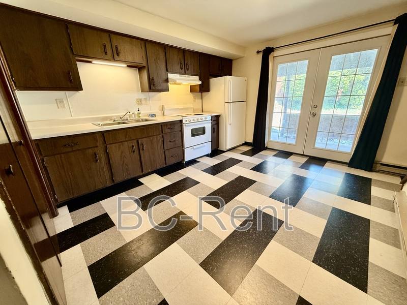 Townhouse for rent at 230 W Madison St #6, Rochester, PA 15074
