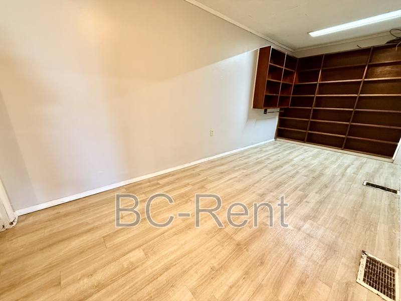 Apartment for rent at 635 3rd Ave #1, Freedom, PA 15042