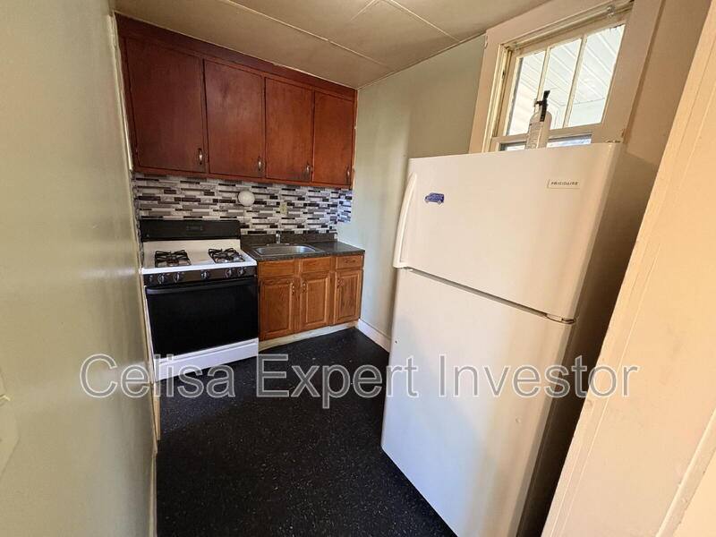 Apartment for rent at 239 E Woodland Ave #1, Fort Wayne, IN 46803