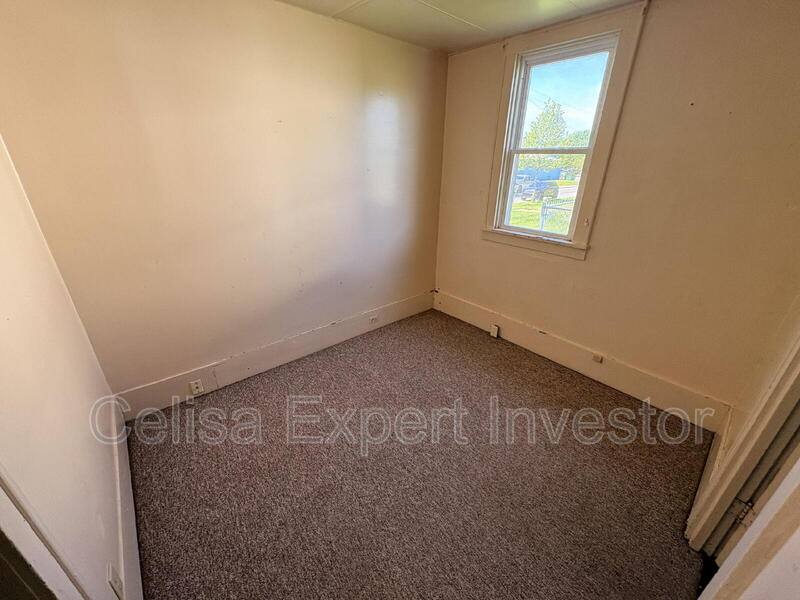 Apartment for rent at 239 E Woodland Ave #1, Fort Wayne, IN 46803