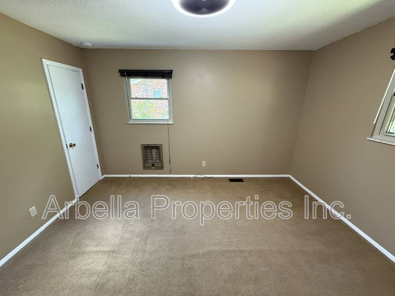 House for rent at 2708 Granbrook Dr, Johnson City, TN 37601