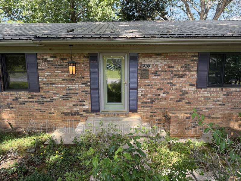 House for rent at 2708 Granbrook Dr, Johnson City, TN 37601