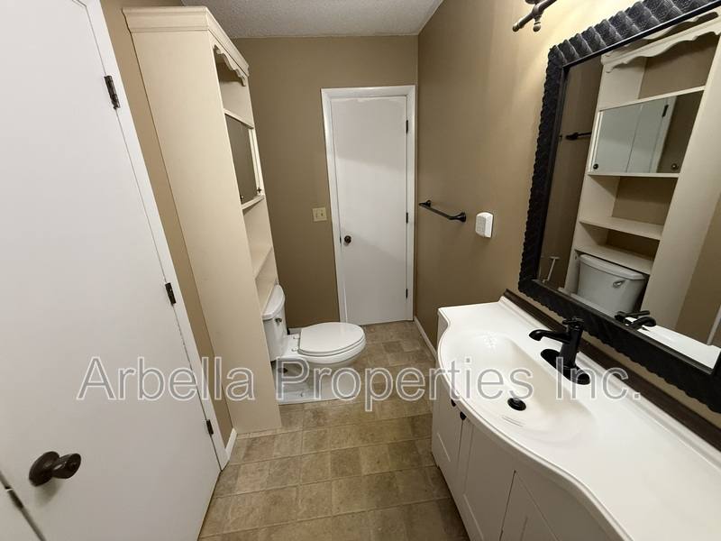 House for rent at 2708 Granbrook Dr, Johnson City, TN 37601