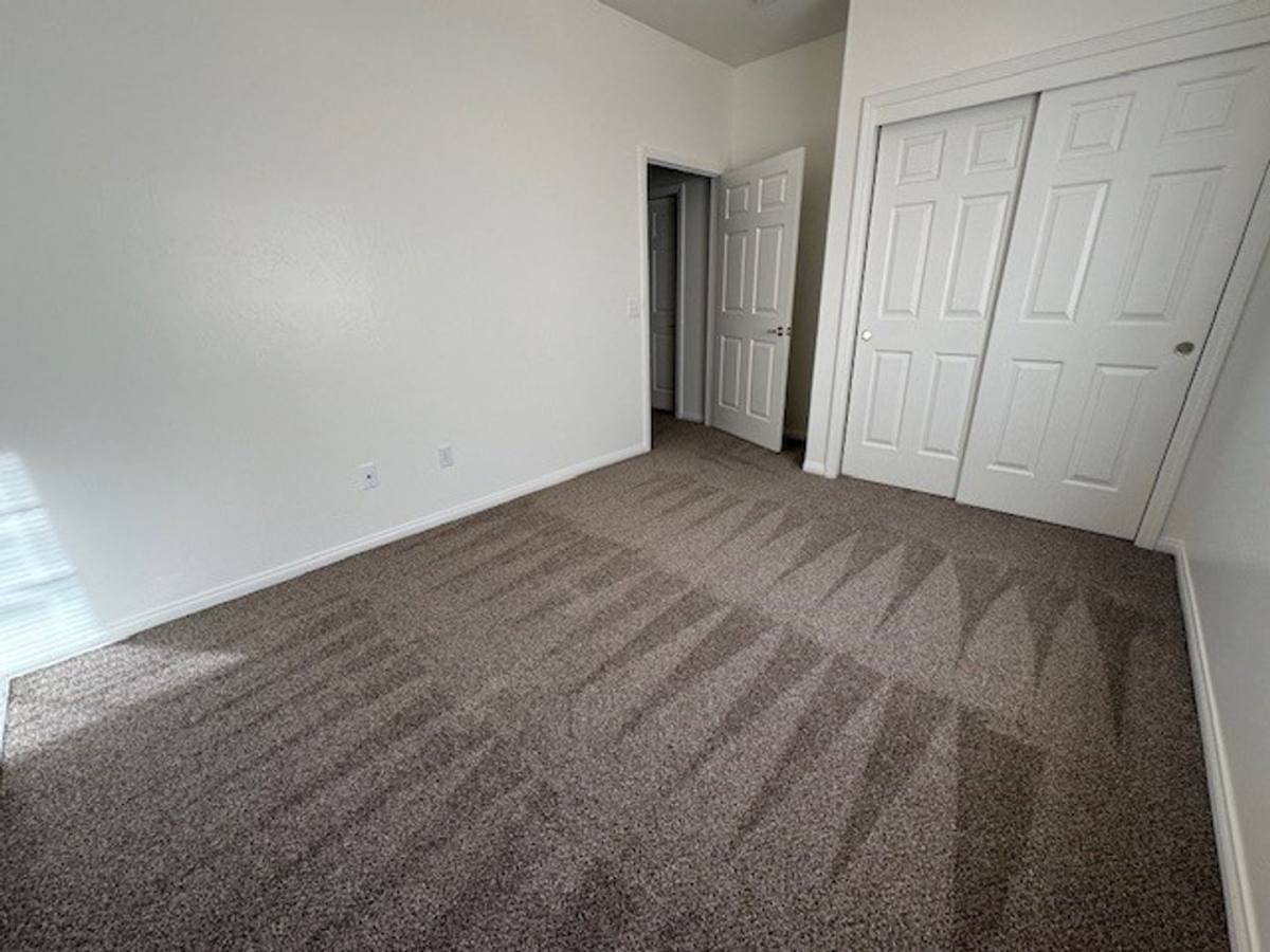 Apartment for rent at 706 Orchid Dr, Bakersfield, CA 93308