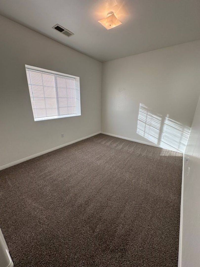 Apartment for rent at 706 Orchid Dr, Bakersfield, CA 93308