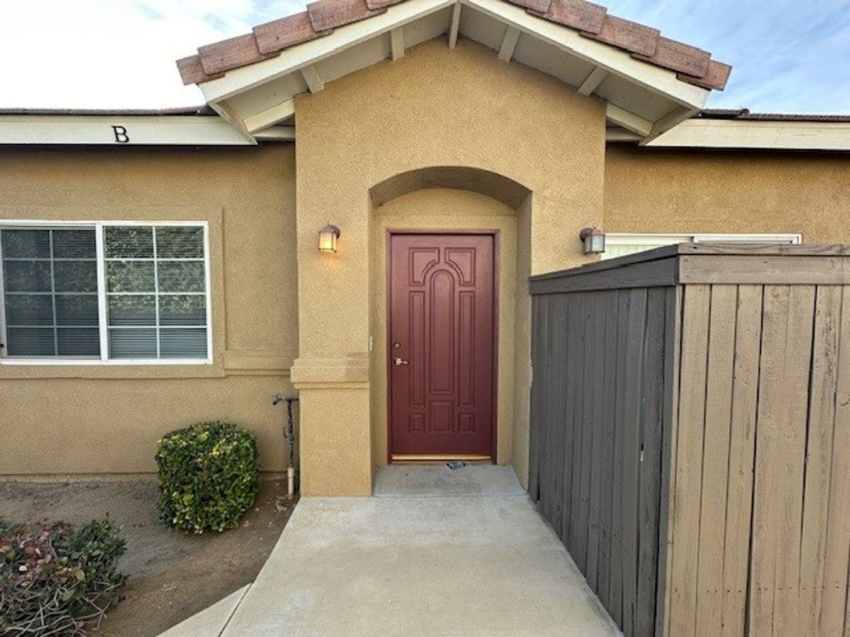 Apartment for rent at 706 Orchid Dr, Bakersfield, CA 93308