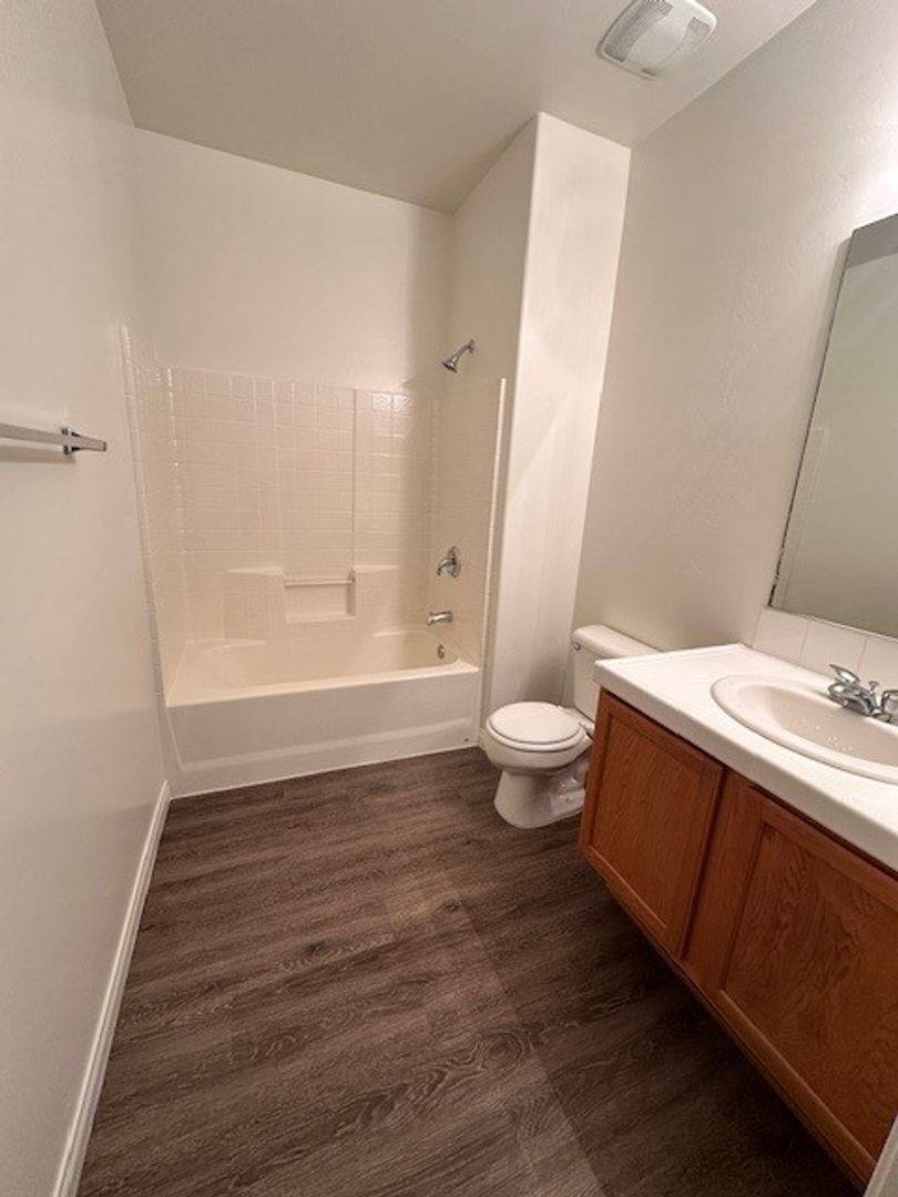 Apartment for rent at 706 Orchid Dr, Bakersfield, CA 93308