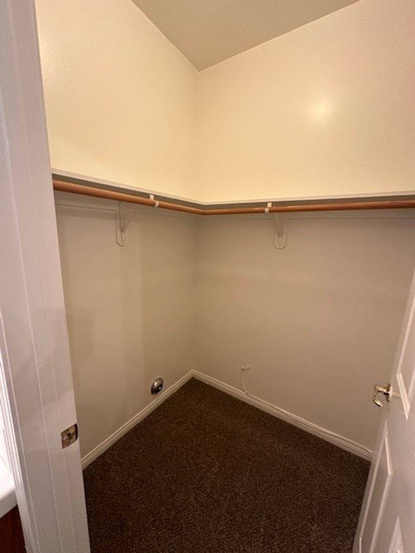 Apartment for rent at 706 Orchid Dr, Bakersfield, CA 93308