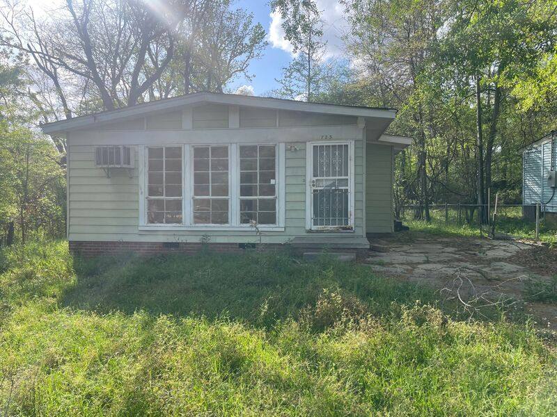 House for rent at 723 Glenmont Dr, Jackson, MS 39209