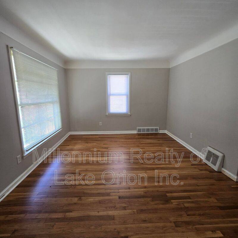 House for rent at 136 W Princeton Ave, Pontiac, MI 48340