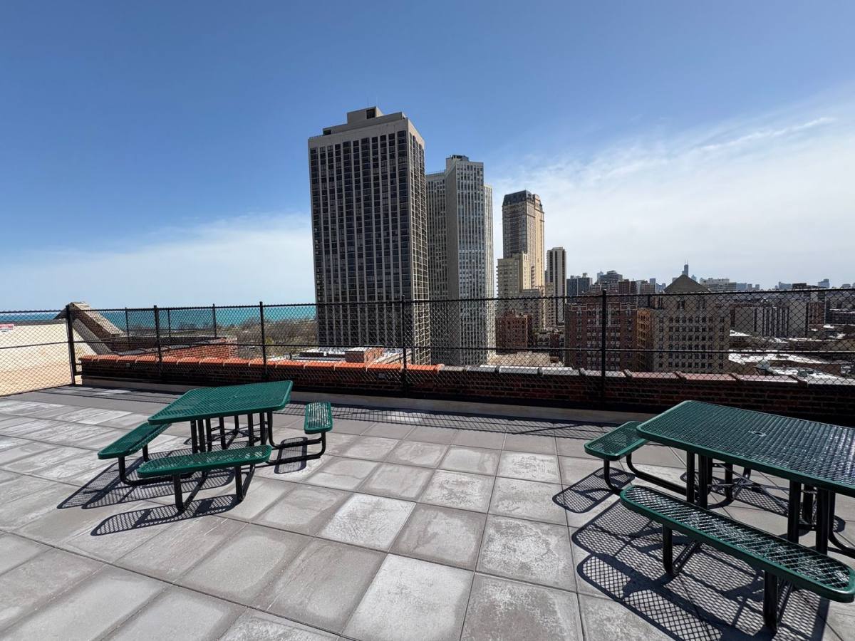 Apartment for rent at 2738 N Pine Grove, Chicago, IL 60614