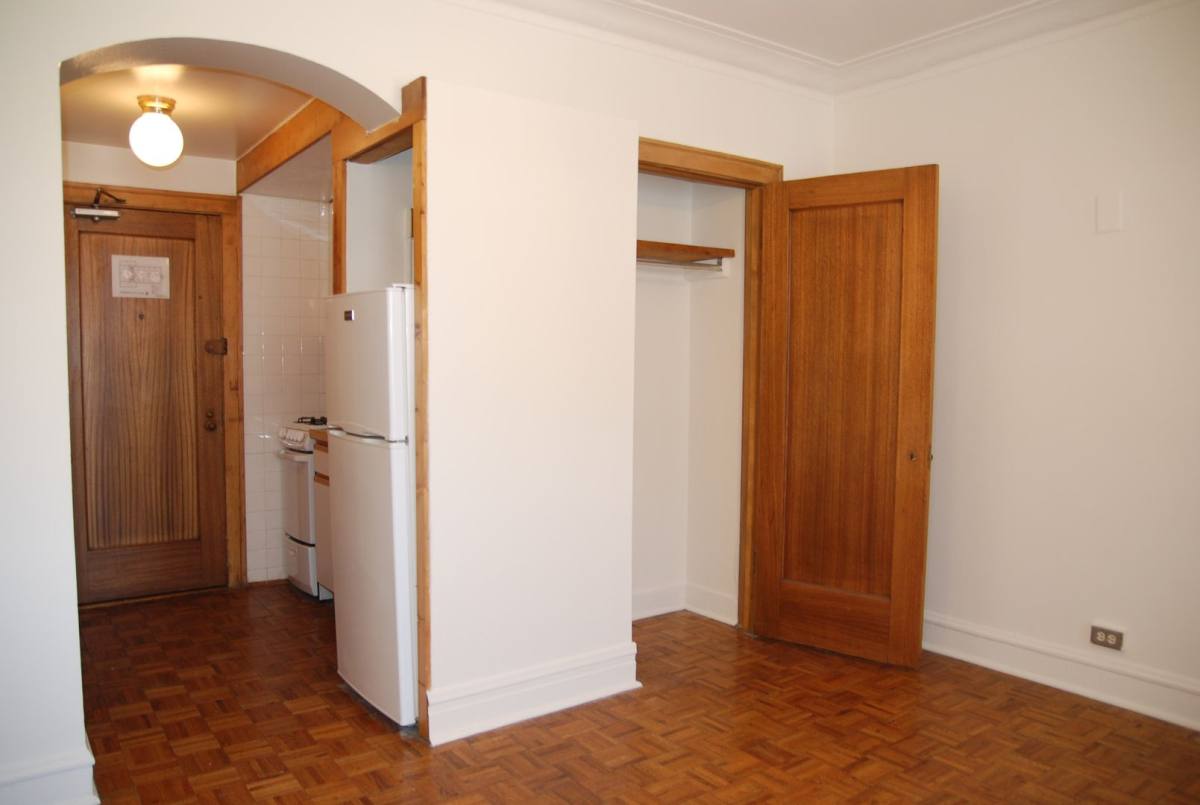 Apartment for rent at 2738 N Pine Grove, Chicago, IL 60614