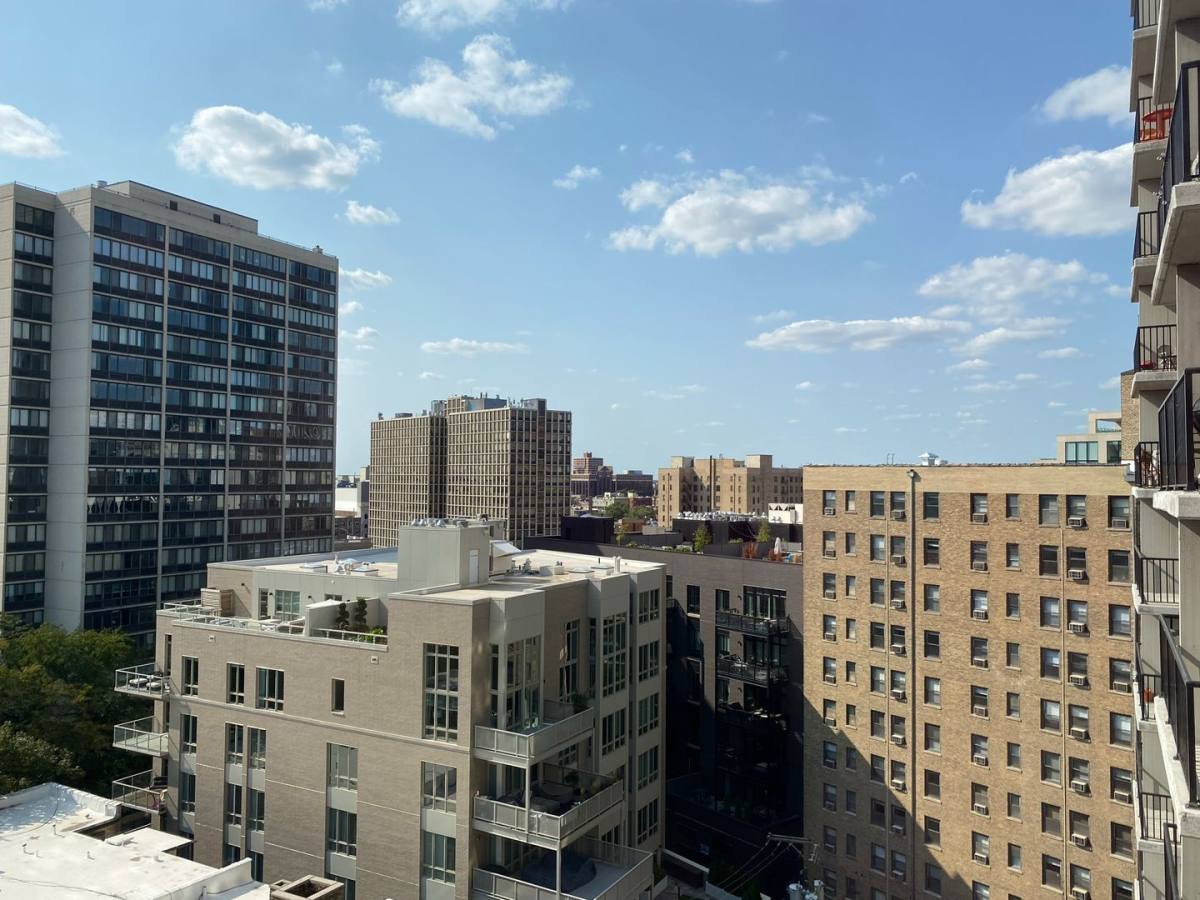 Apartment for rent at 2738 N Pine Grove, Chicago, IL 60614