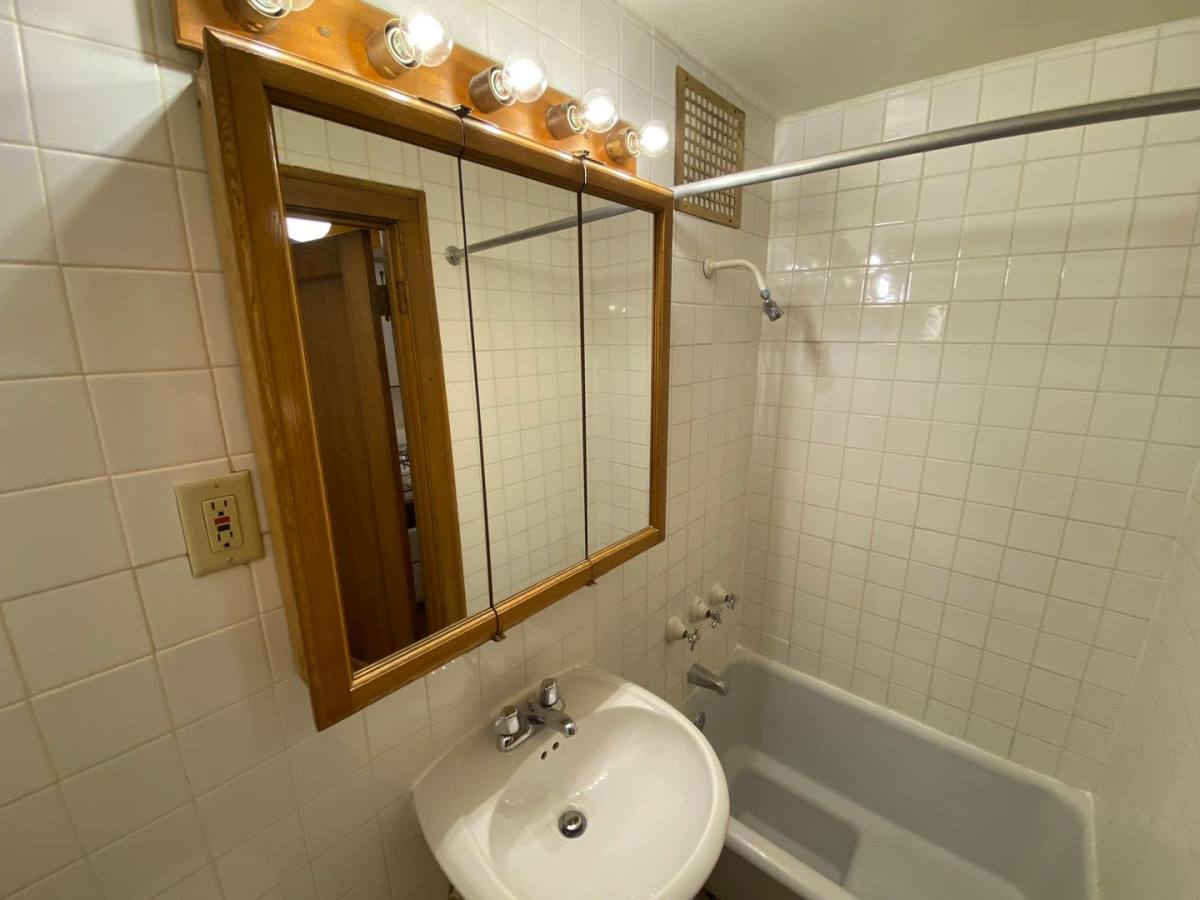 Apartment for rent at 2738 N Pine Grove, Chicago, IL 60614
