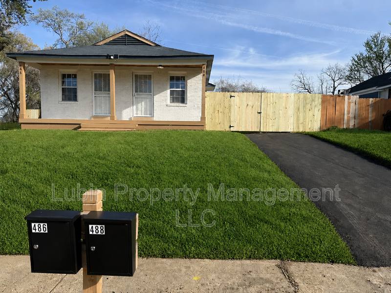 House for rent at 488 Burlington Circle, Memphis, TN 38127