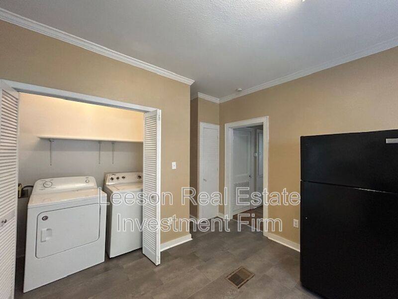 Apartment for rent at 810 Rutherford St #A, Shreveport, LA 71104