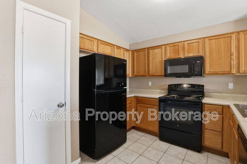 House for rent at 8118 N 112th Ave, Peoria, AZ 85345