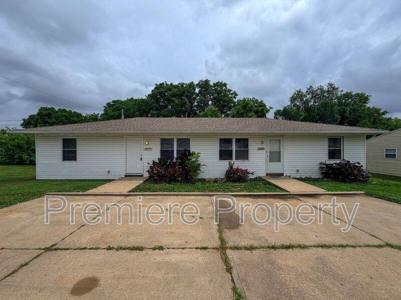 Townhouse for rent at 18871 E Wigwam Dr, Independence, MO 64056