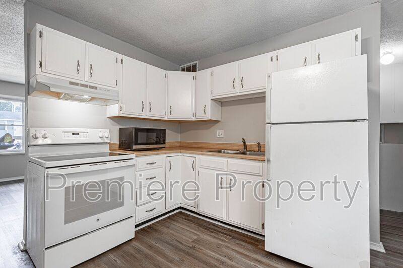 Townhouse for rent at 18871 E Wigwam Dr, Independence, MO 64056