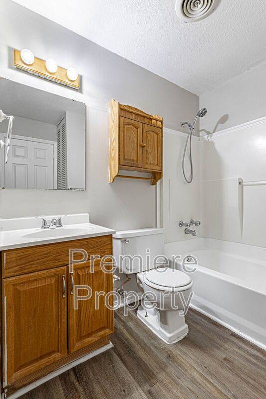 Townhouse for rent at 18871 E Wigwam Dr, Independence, MO 64056