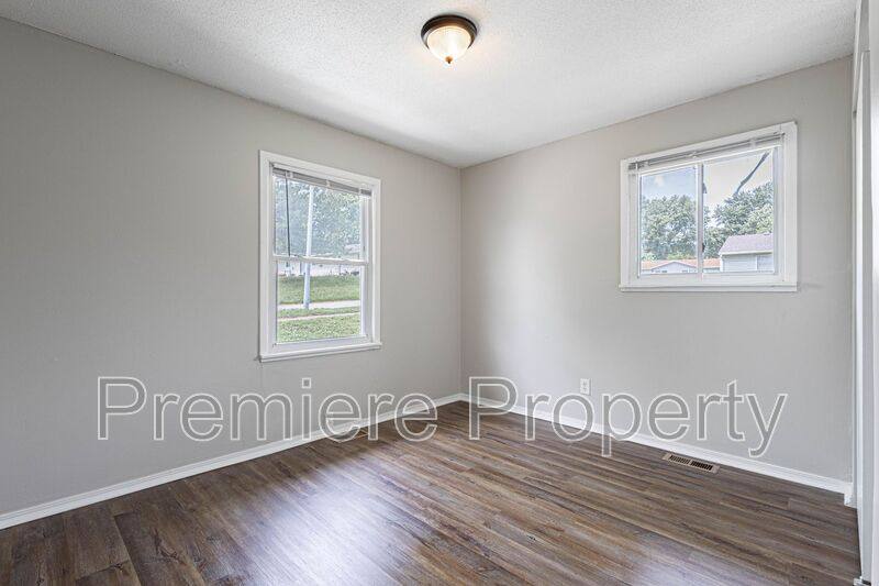 Townhouse for rent at 18871 E Wigwam Dr, Independence, MO 64056