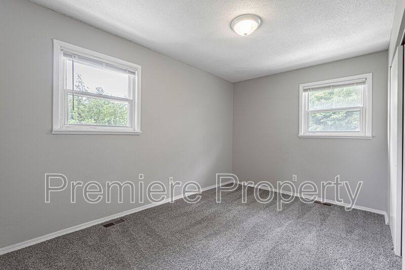 Townhouse for rent at 18871 E Wigwam Dr, Independence, MO 64056