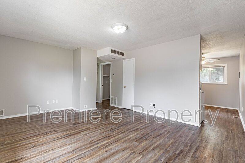 Townhouse for rent at 18871 E Wigwam Dr, Independence, MO 64056
