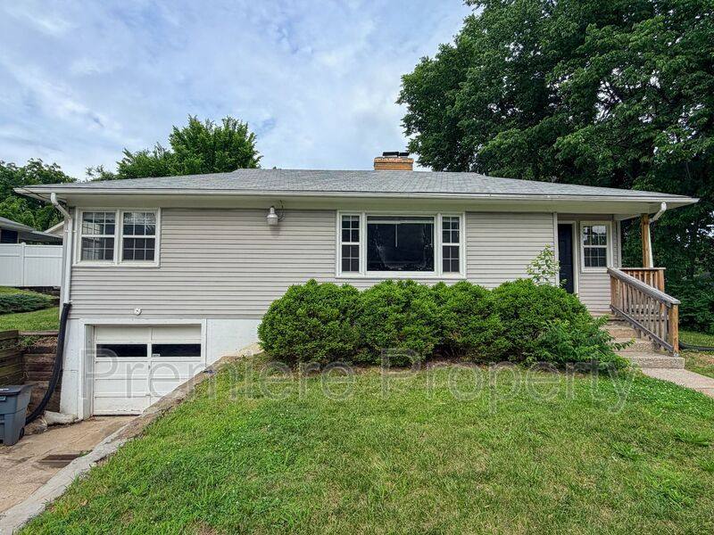 House for rent at 3320 S Sterling Ave, Independence, MO 64052