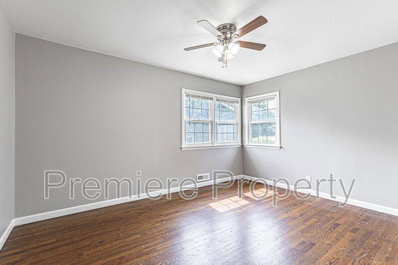 House for rent at 3320 S Sterling Ave, Independence, MO 64052