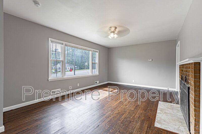 House for rent at 3320 S Sterling Ave, Independence, MO 64052