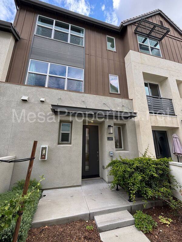 Townhouse for rent at 11027 Serenity Dr, Rancho Cucamonga, CA 91730