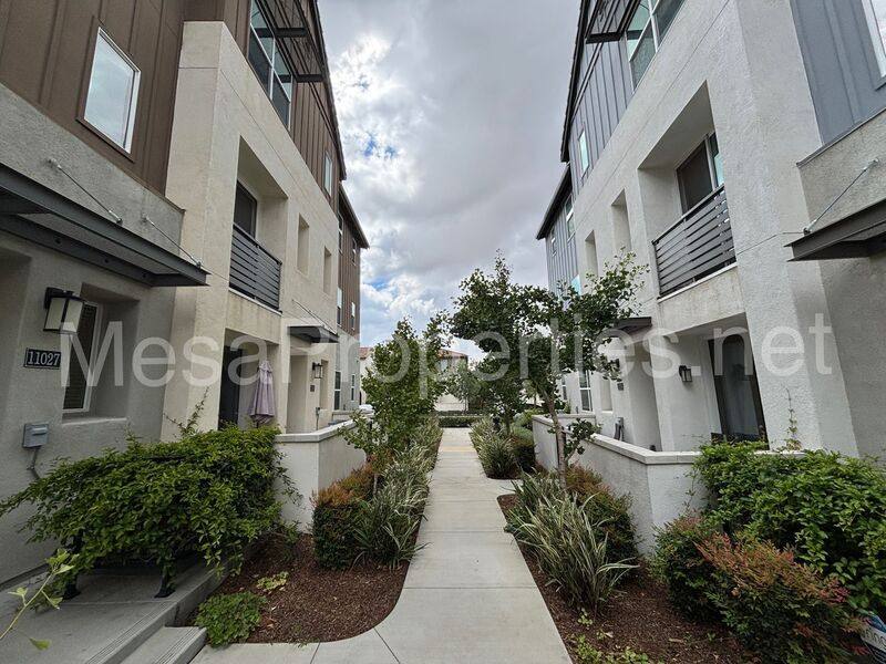 Townhouse for rent at 11027 Serenity Dr, Rancho Cucamonga, CA 91730