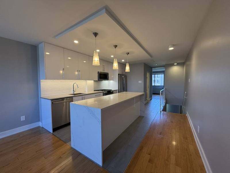 Condo for rent at 1245 13th St NW #607, Washington, DC 20005
