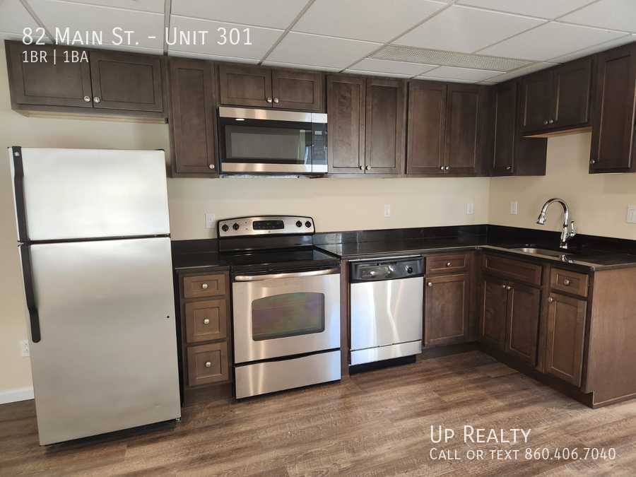 Apartment for rent at 82 Main St, East Hampton, CT 06424