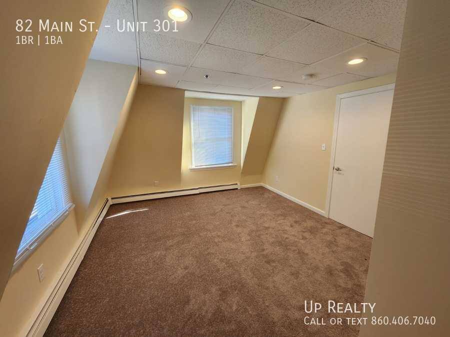 Apartment for rent at 82 Main St, East Hampton, CT 06424