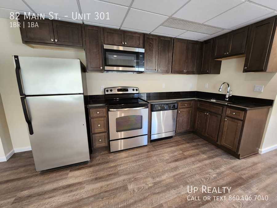 Apartment for rent at 82 Main St, East Hampton, CT 06424