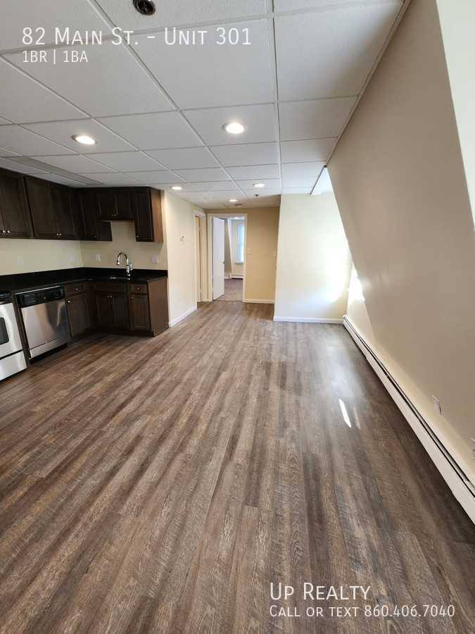 Apartment for rent at 82 Main St, East Hampton, CT 06424