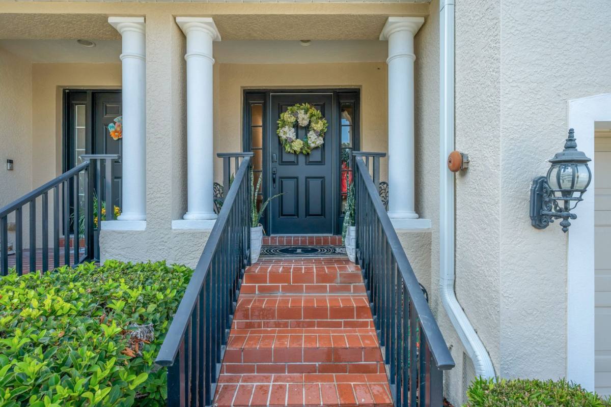 Townhouse for rent at 1127 Venetian Harbor Dr NE, Saint Petersburg, FL 33702