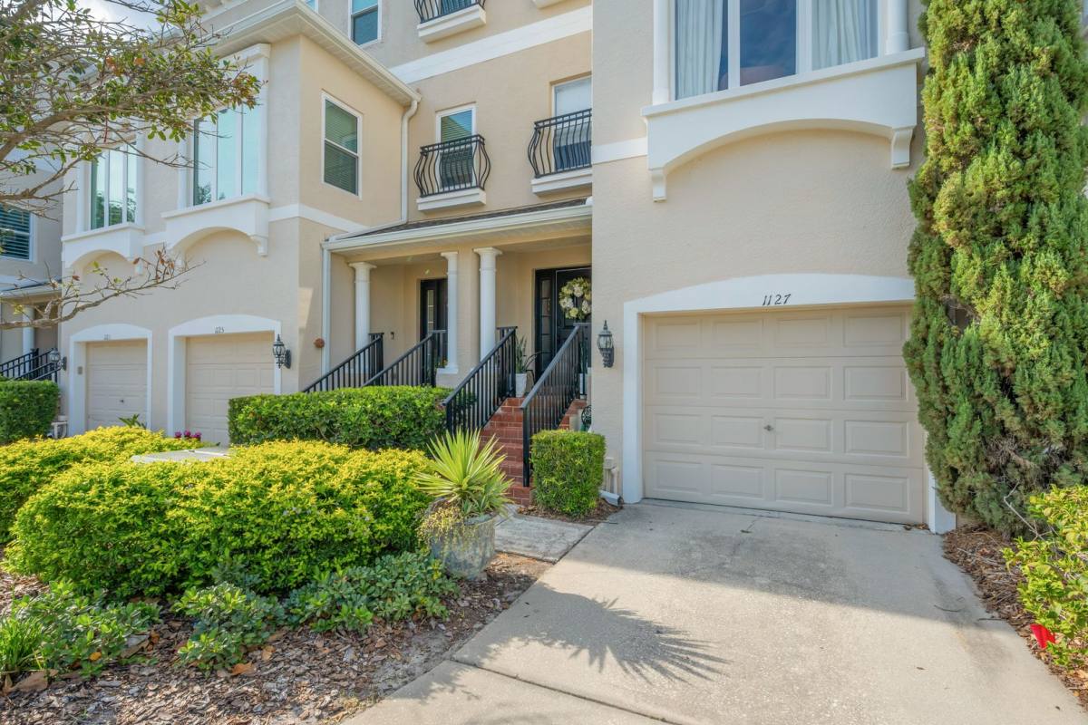 Townhouse for rent at 1127 Venetian Harbor Dr NE, Saint Petersburg, FL 33702