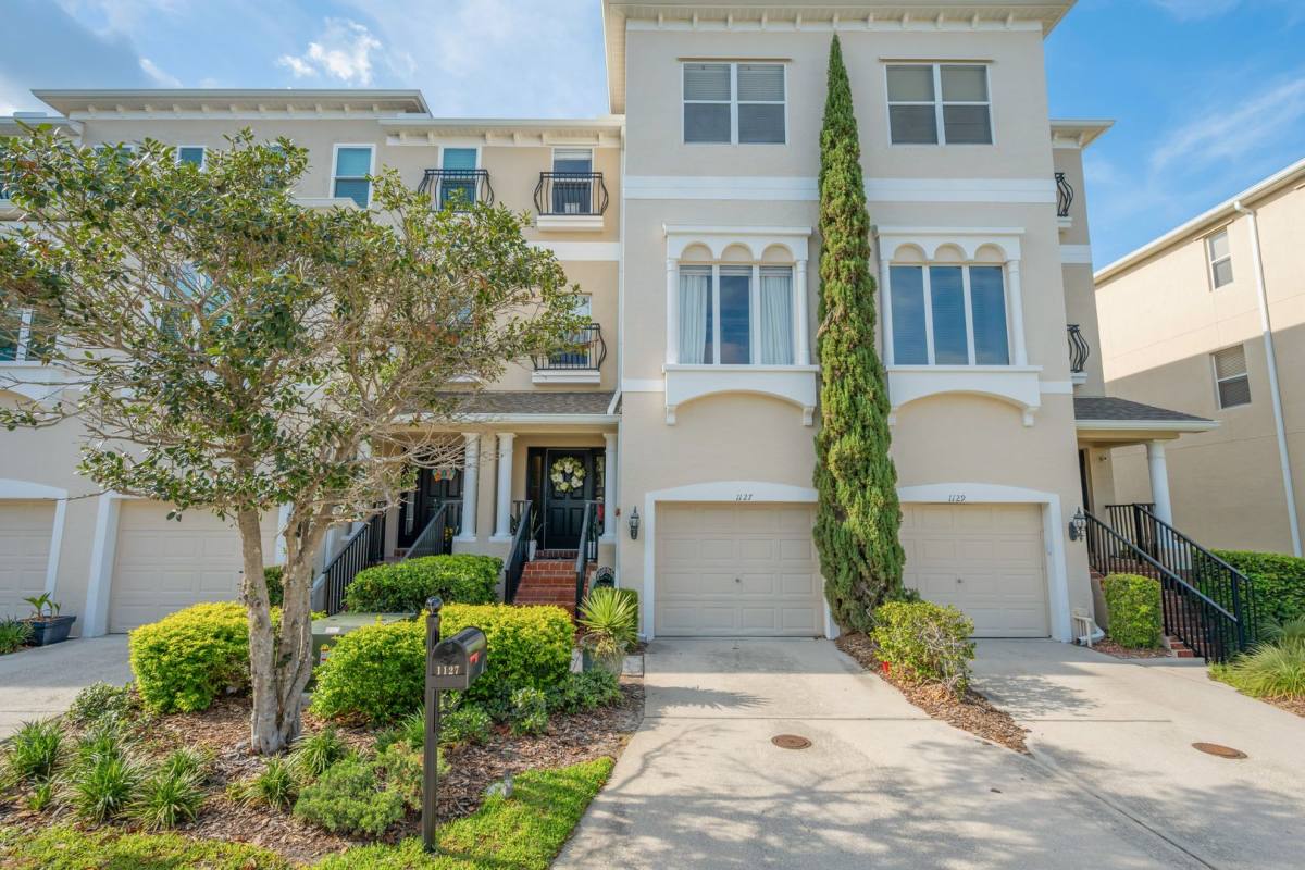 Townhouse for rent at 1127 Venetian Harbor Dr NE, Saint Petersburg, FL 33702