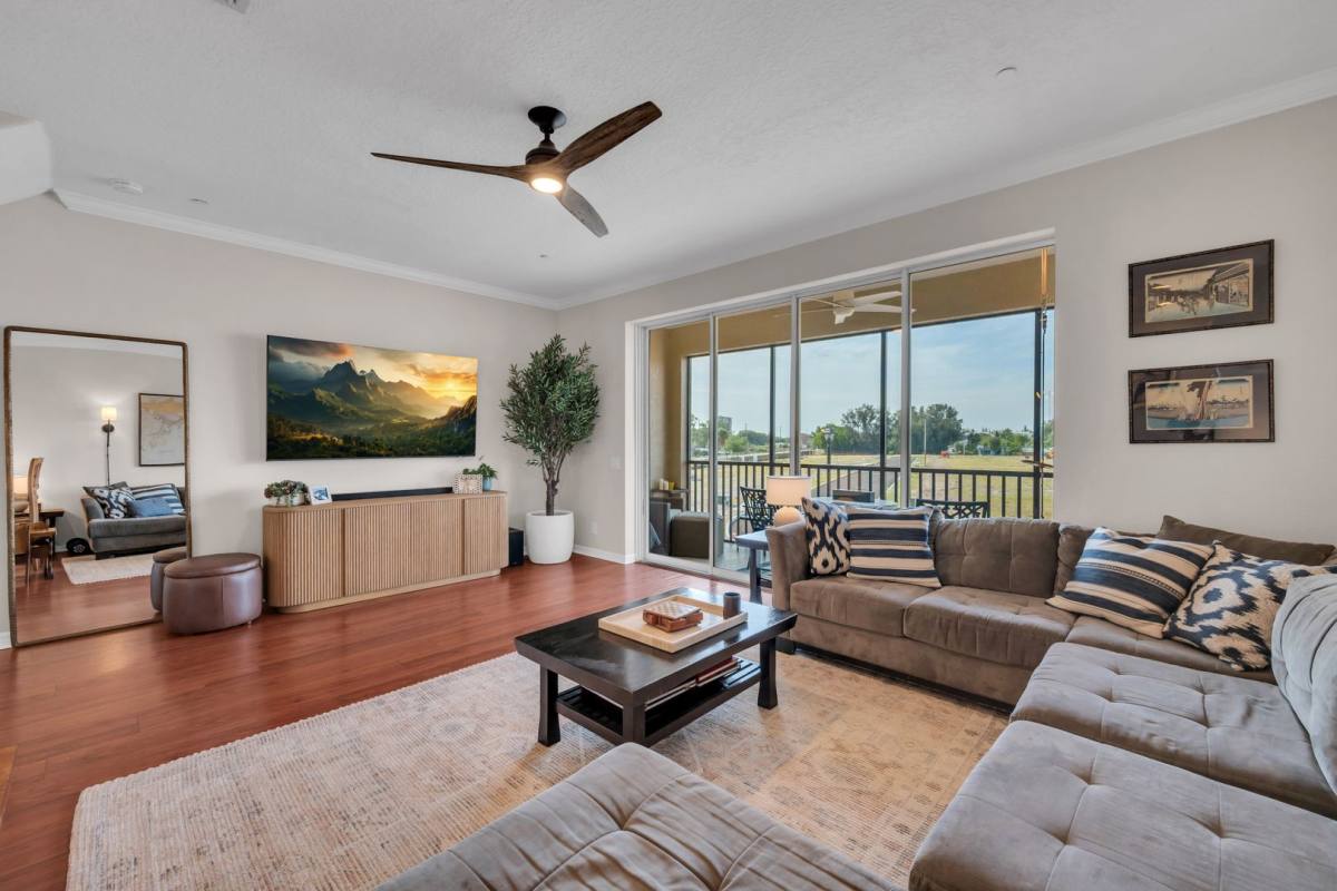 Townhouse for rent at 1127 Venetian Harbor Dr NE, Saint Petersburg, FL 33702