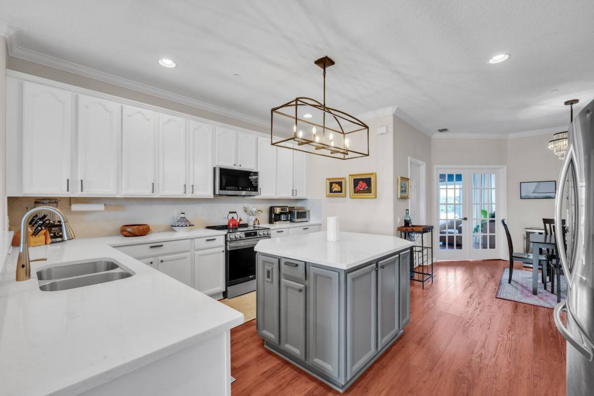 Townhouse for rent at 1127 Venetian Harbor Dr NE, Saint Petersburg, FL 33702