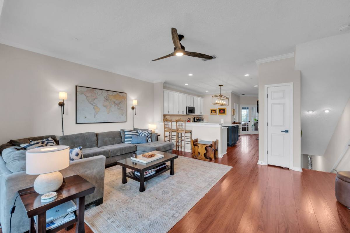 Townhouse for rent at 1127 Venetian Harbor Dr NE, Saint Petersburg, FL 33702